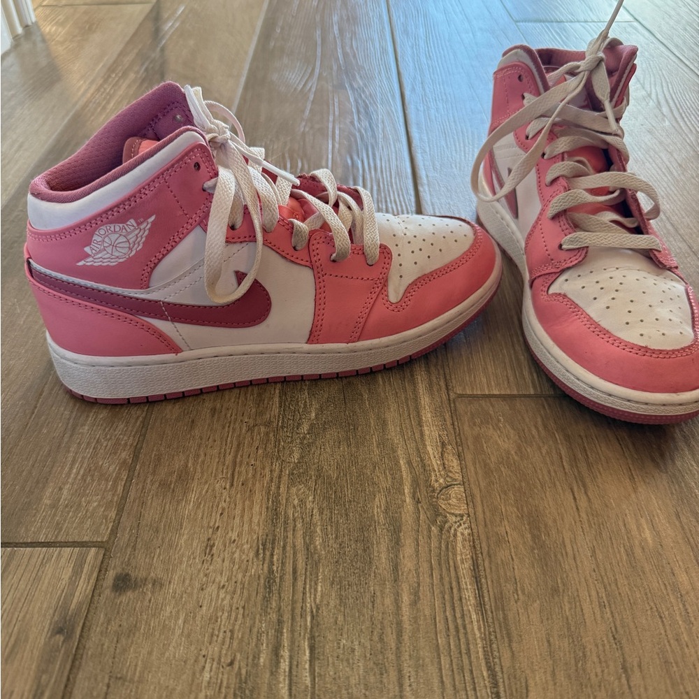 Nike Air Jordan 1 Mid Valentines Day Coral Chalk Pink White Youth 4Y DQ8423-616
